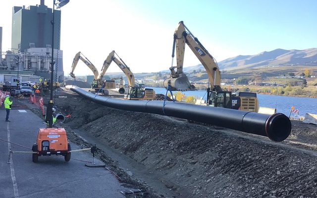 Crews setting large-diameter water main on a WCI underground utility project